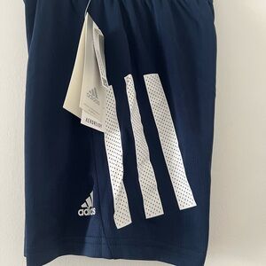 Adidas  Boys' Elastic Waistband Short size 5 NWT